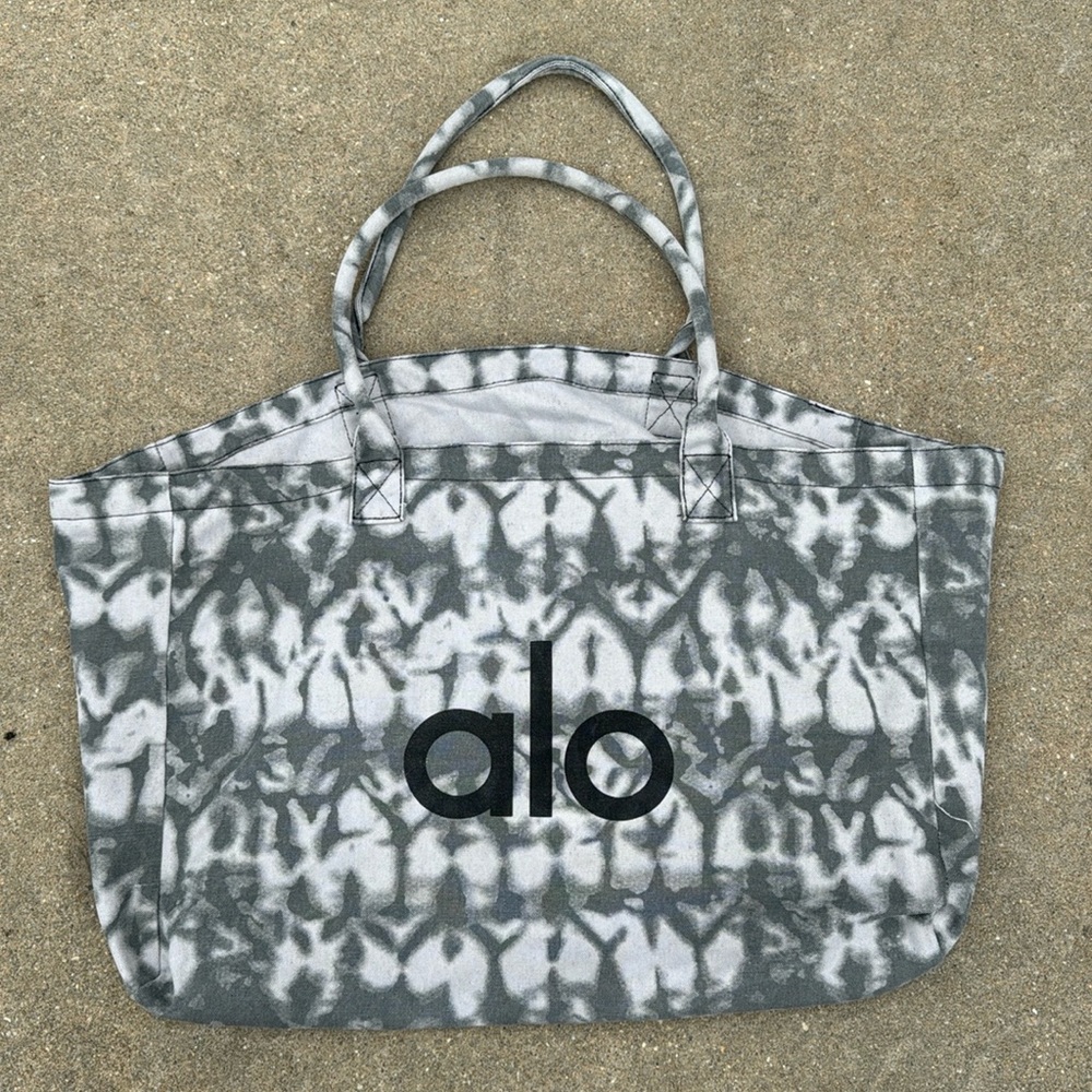 Lightly used alo yoga gray tote bag